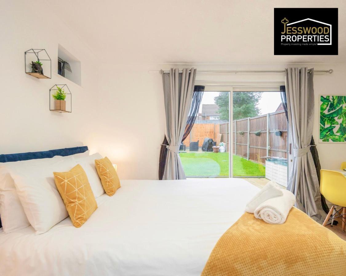 Bright And Cosy Studio Apartment By Jesswood Properties Short Lets With Free Parking Near M1 & Luton Airport Buitenkant foto